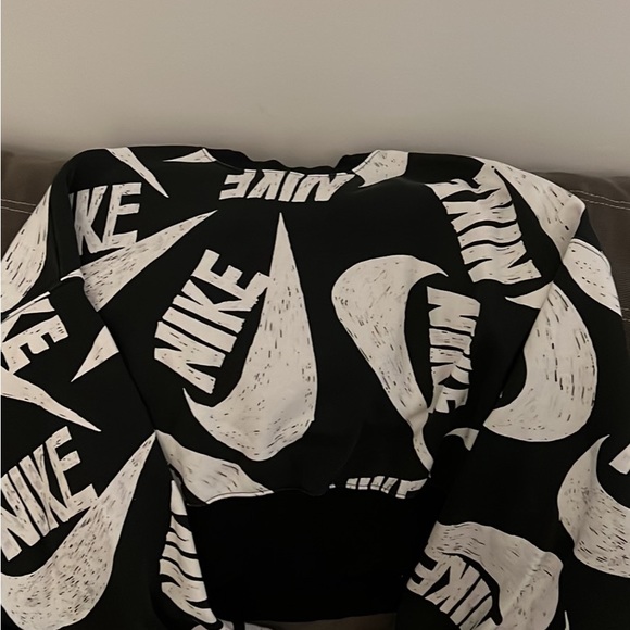 Nike over-sized crop sweater & leggings - Picture 2 of 3